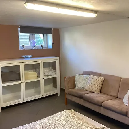 8 Person In Vakantiehuis Ansager